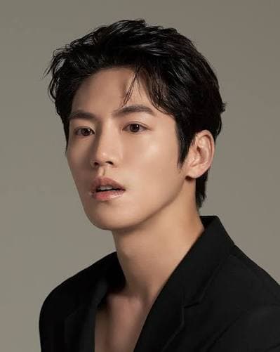 Yu Hwan